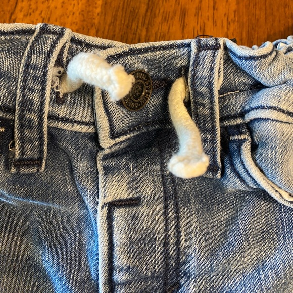 Denim kids jeans.  Size 4–5.  Super soft, elastic waist with adjustment bands - Picture 5 of 11